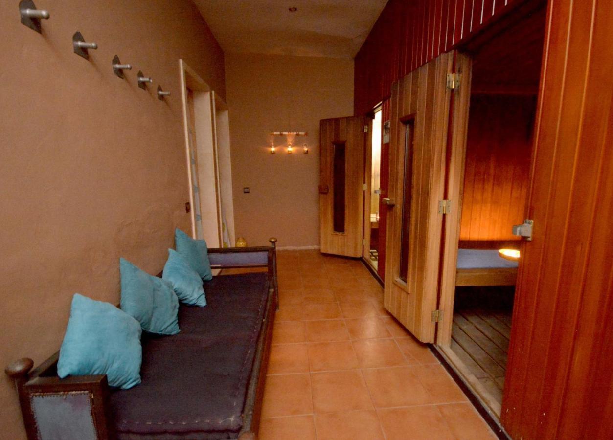 Oasis & Hotel