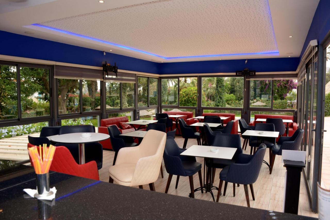 Hotel Oasis & 4*