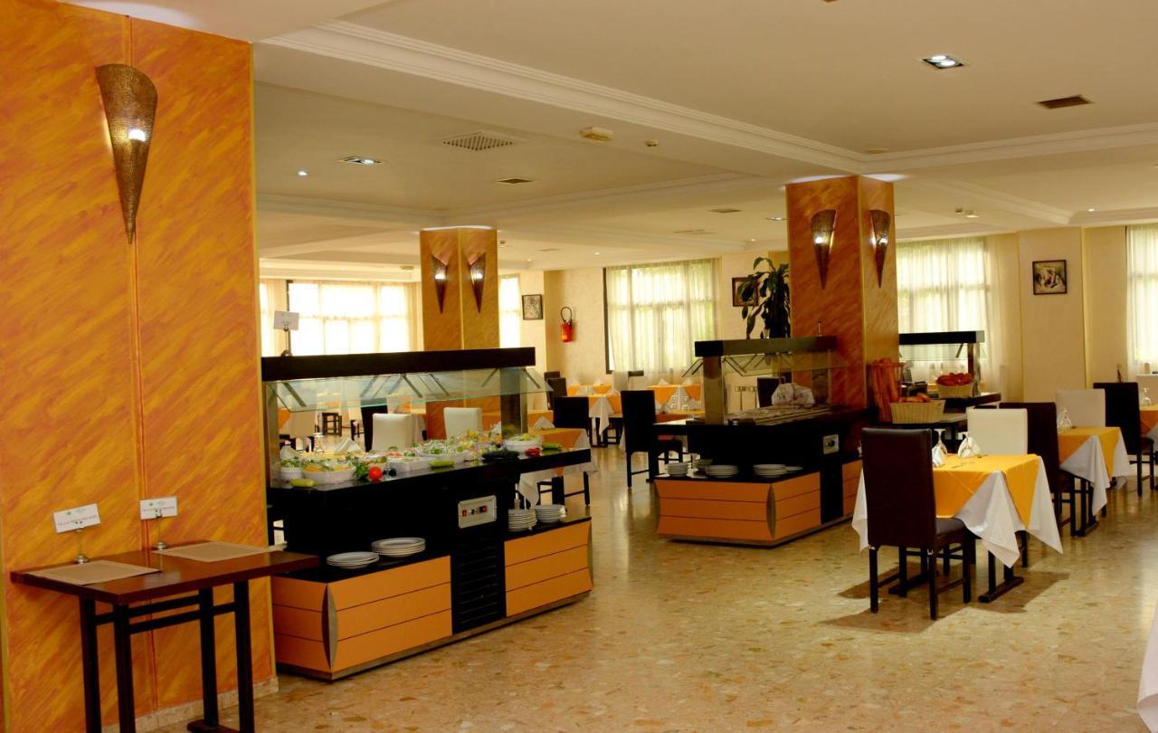 Hotel Oasis &