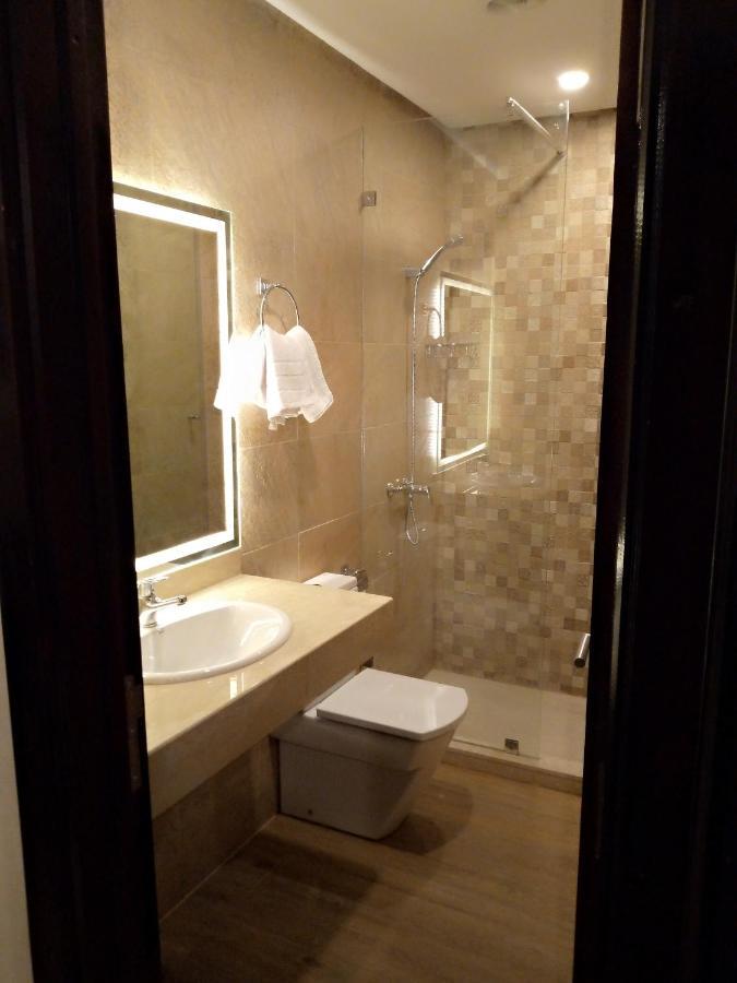 Palm's Hotel *