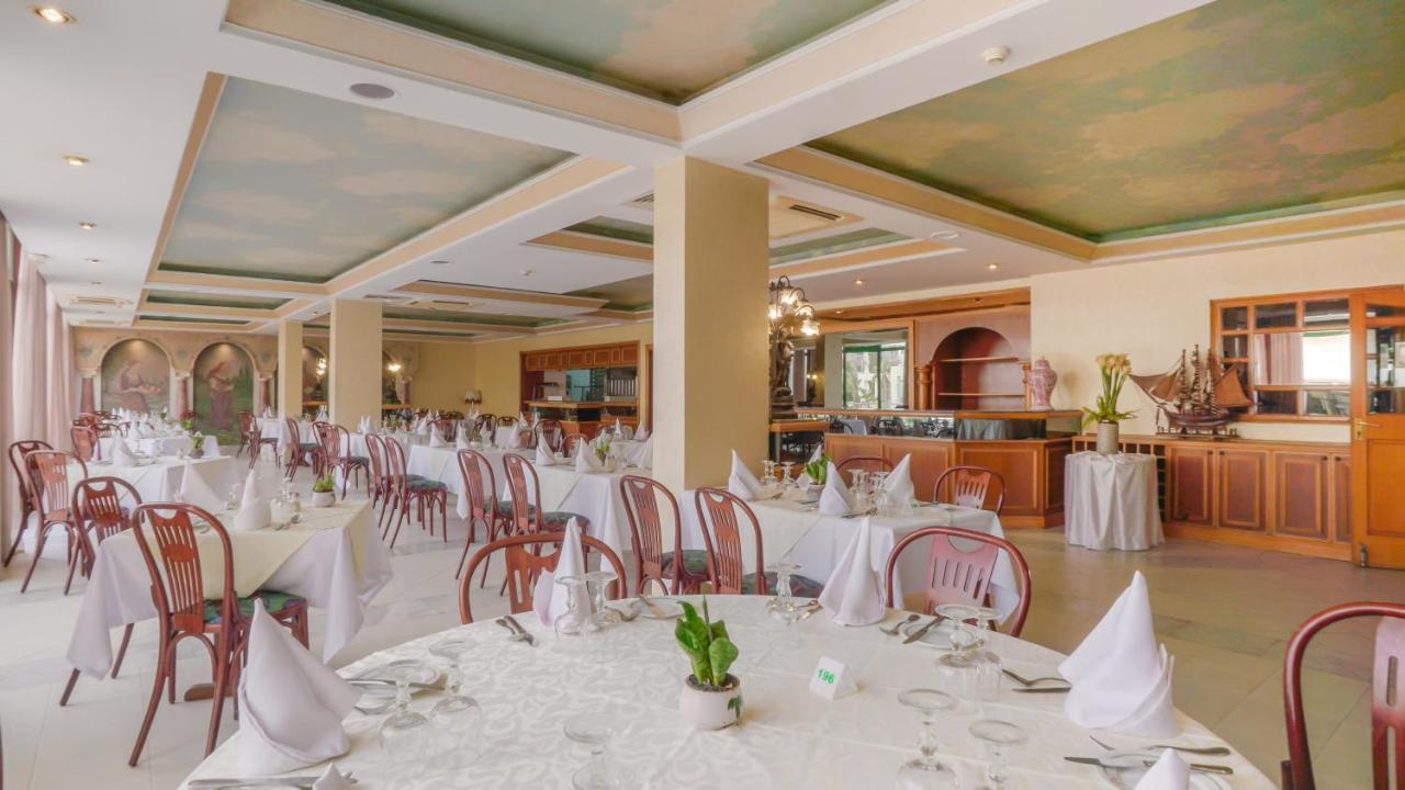 Club Hotel