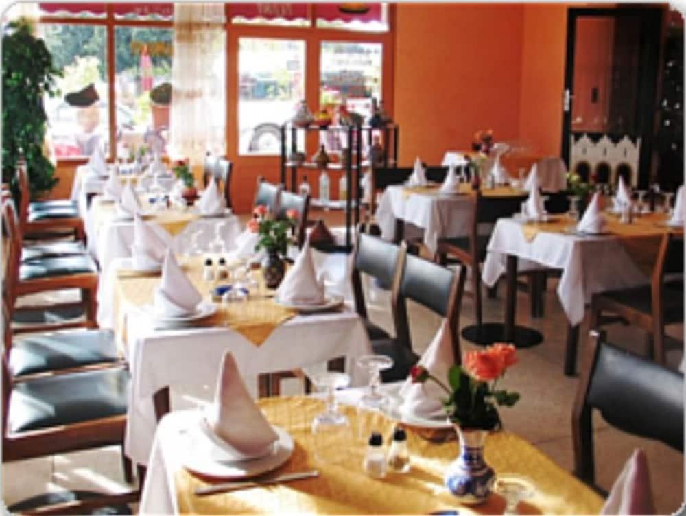 Les Palmiers Hotel