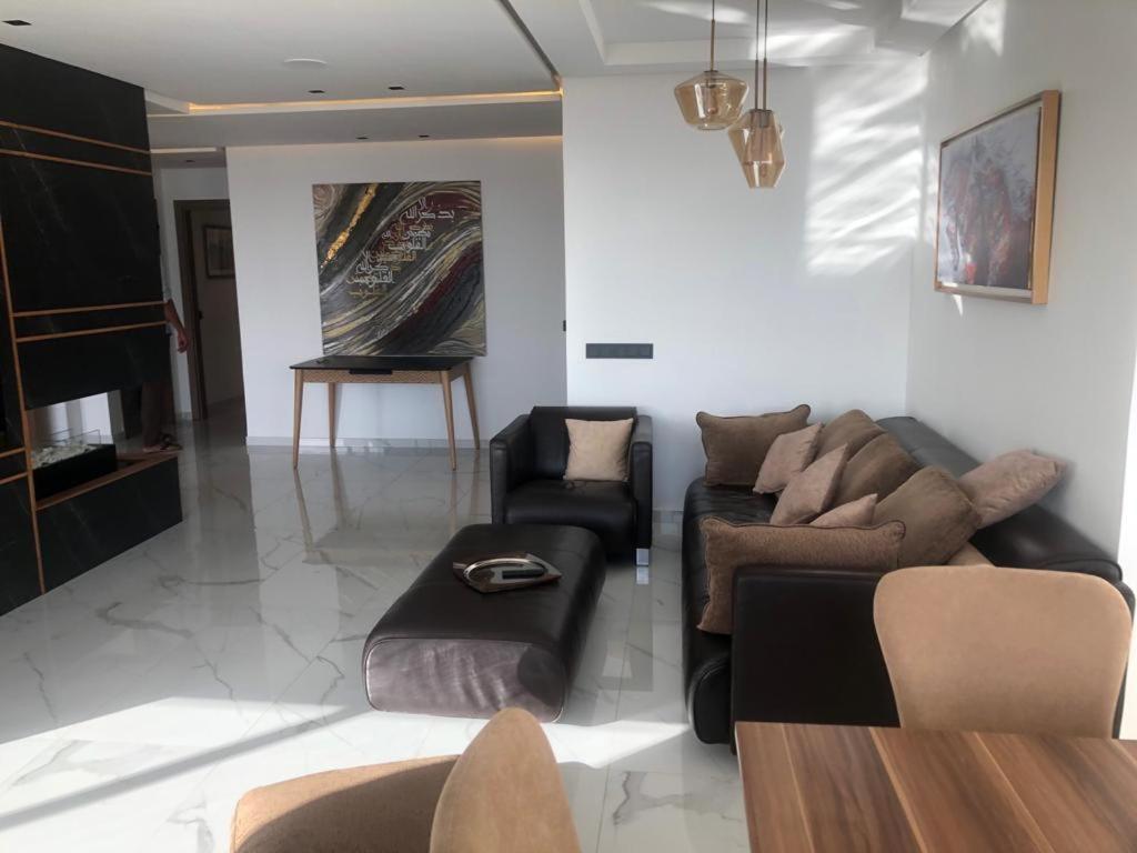 New Luxury Sea View Apartment