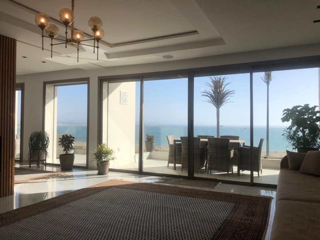 New Luxury Sea View Apartment