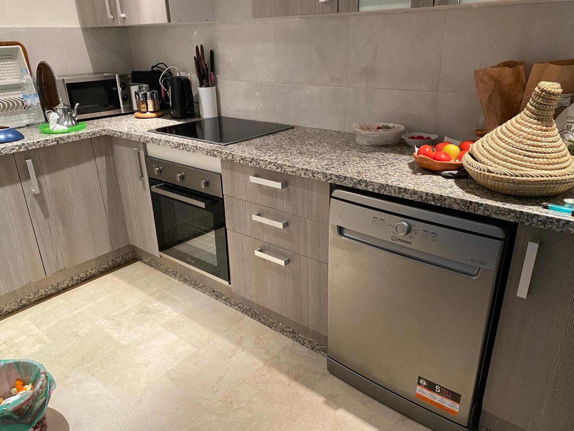 Marina Zina, Appartement