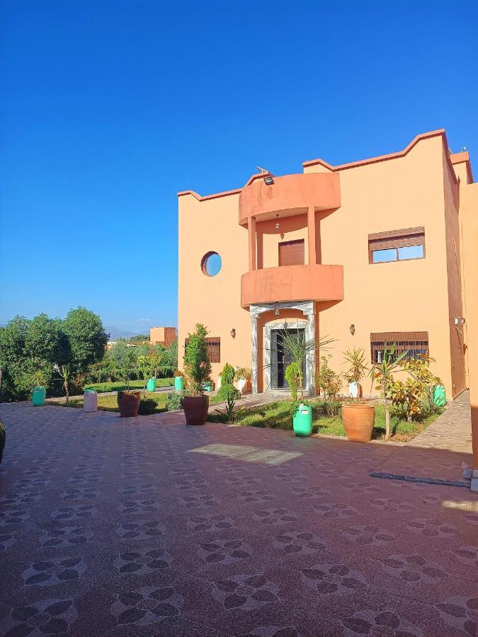 Villa *