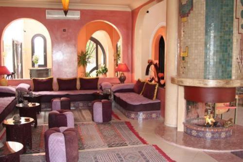 Riad Riadana *
