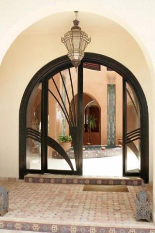 Riad Riadana *