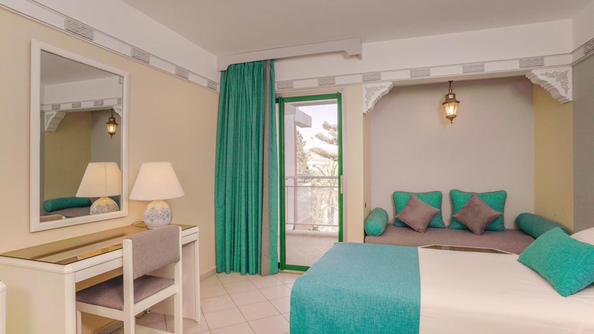 Club Hotel 4*