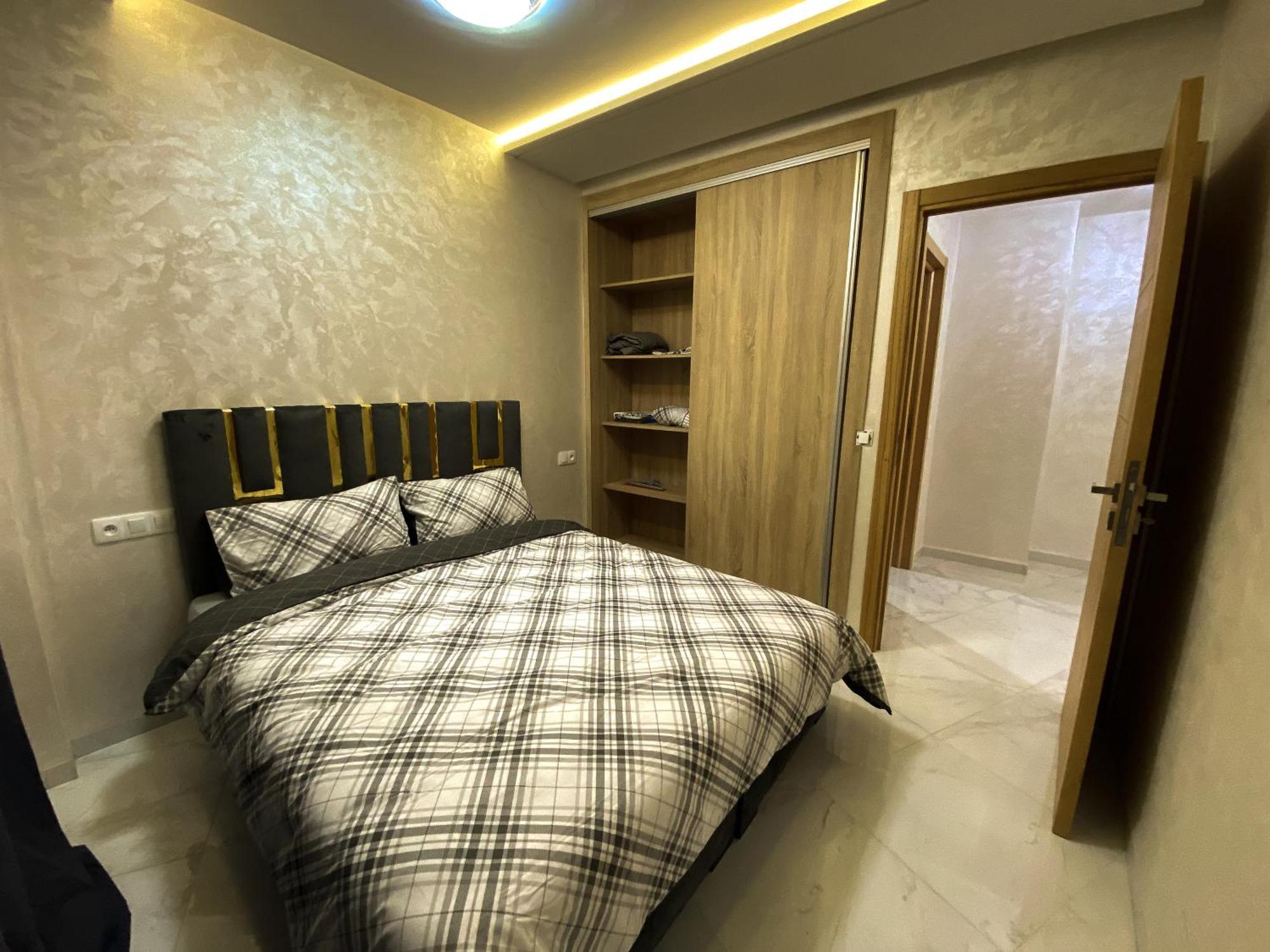 Two Bedroom Luxury Vacation City Centre Apartment *