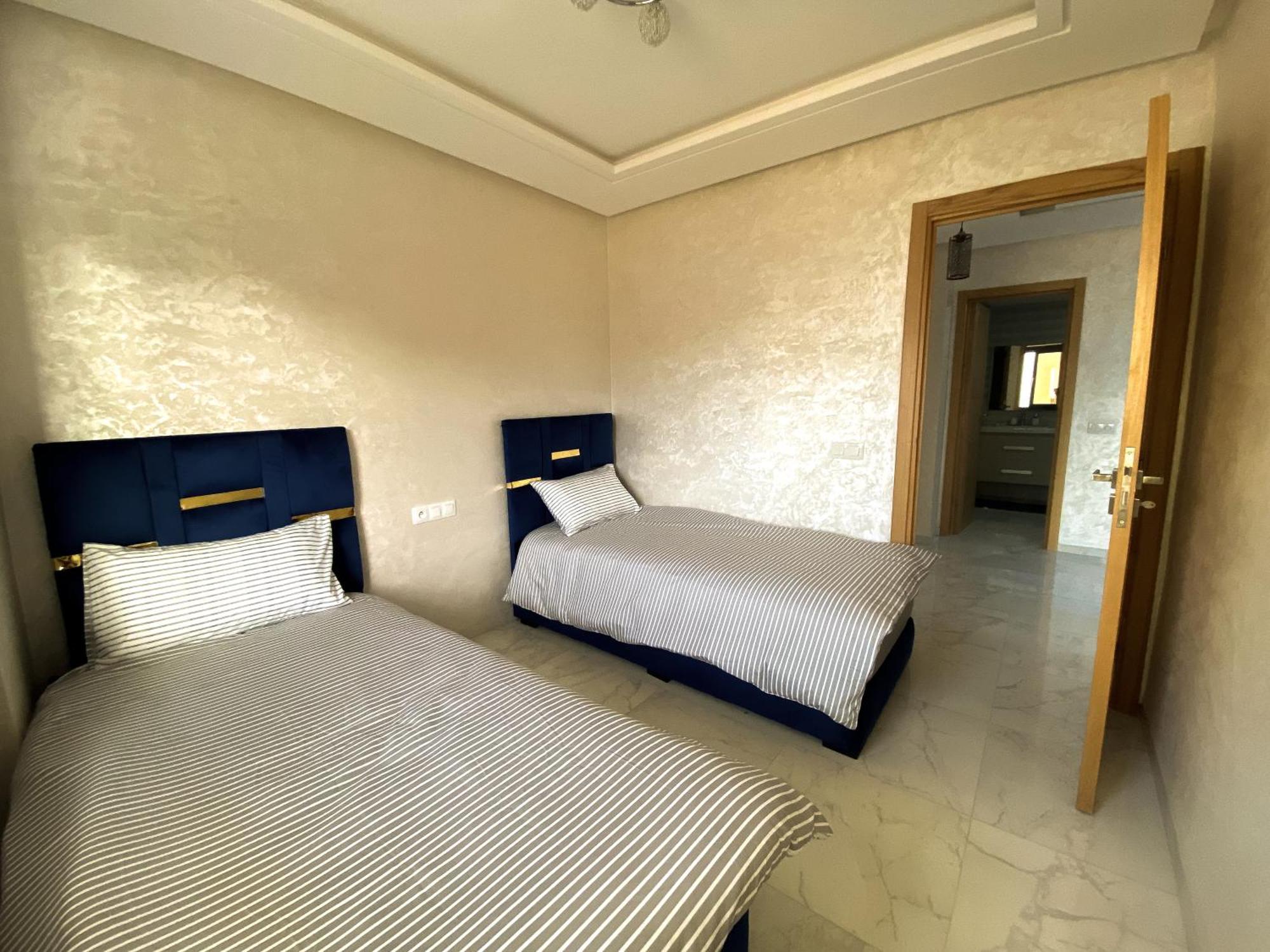 Two Bedroom Luxury Vacation City Centre Apartment *