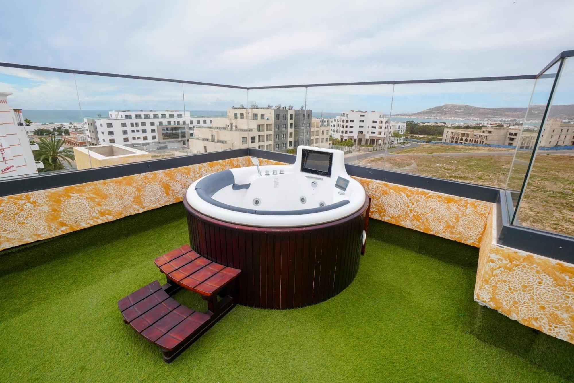 Great & Penthouse Apartment