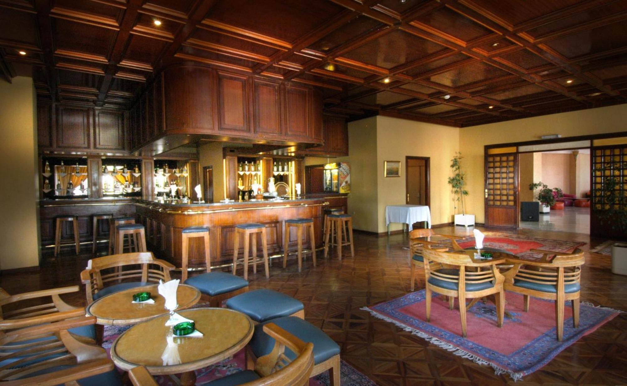 Hotel Oasis &