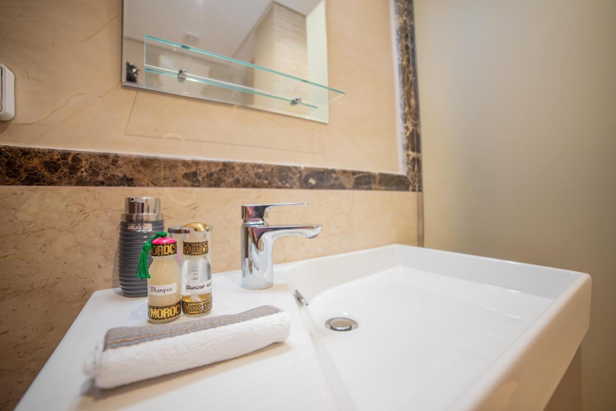 Luxury Seafront 101sqm With Wi-fi And Parking Apartment