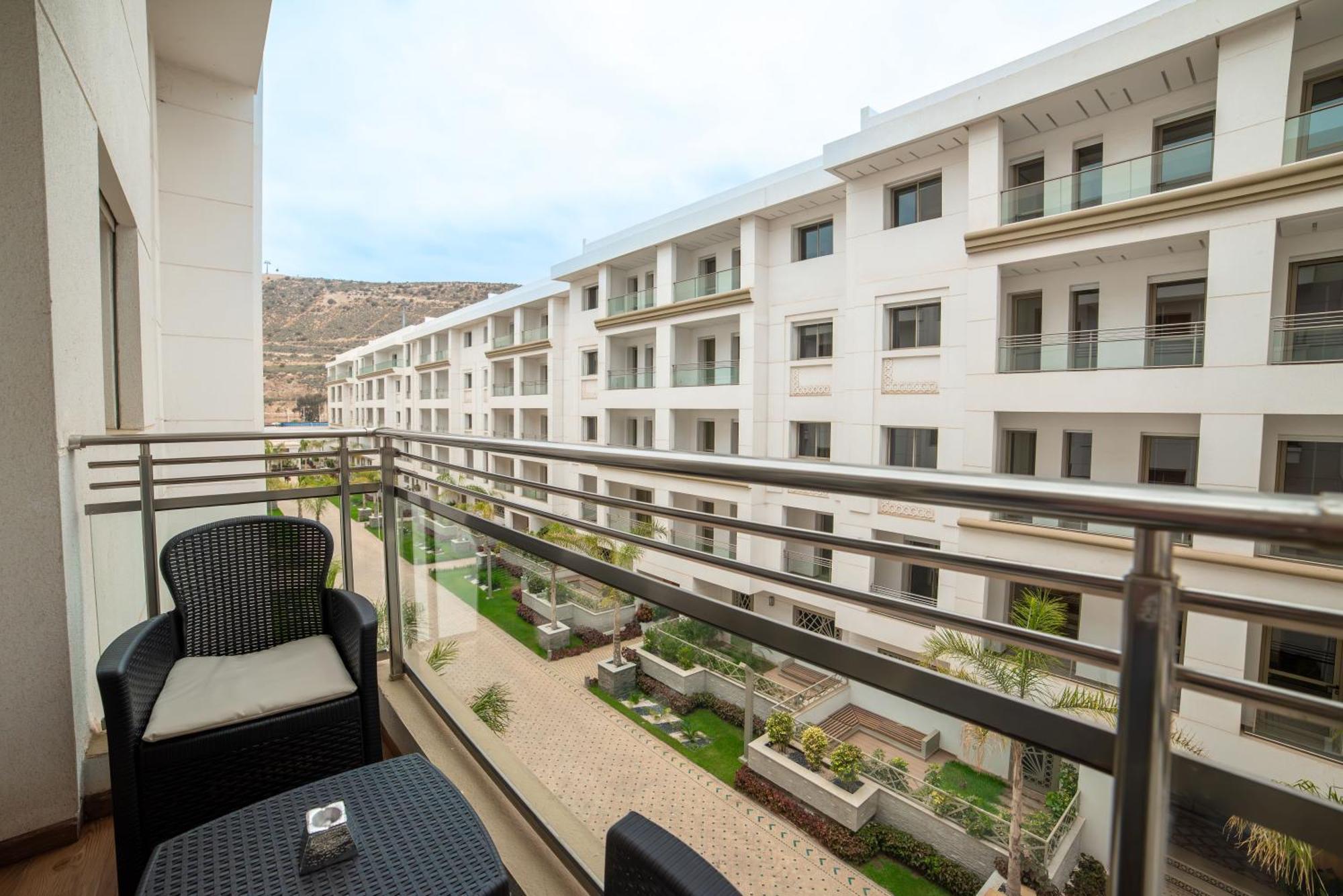 Apartment Luxury Seafront 101sqm With Wi-fi And Parking