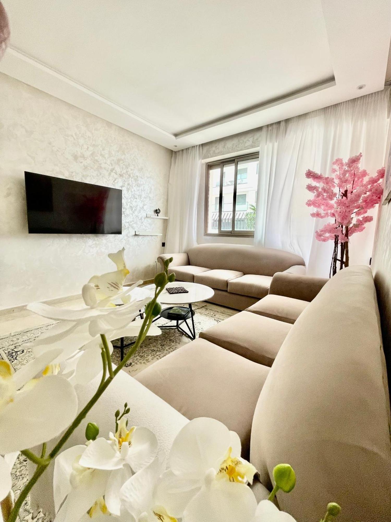 Bay Renaissance Apartment *