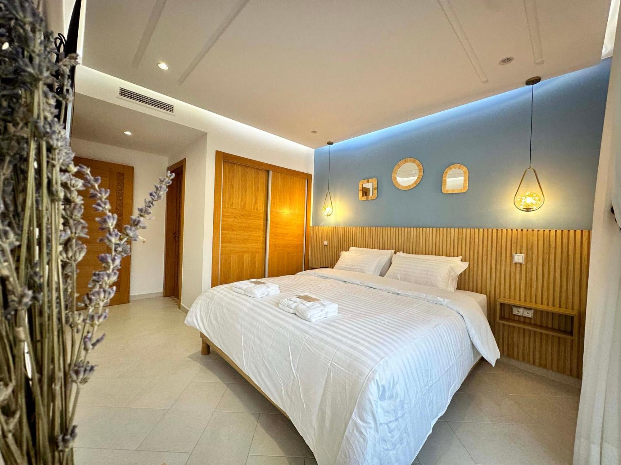 Chic Beachside Apt,mountain View