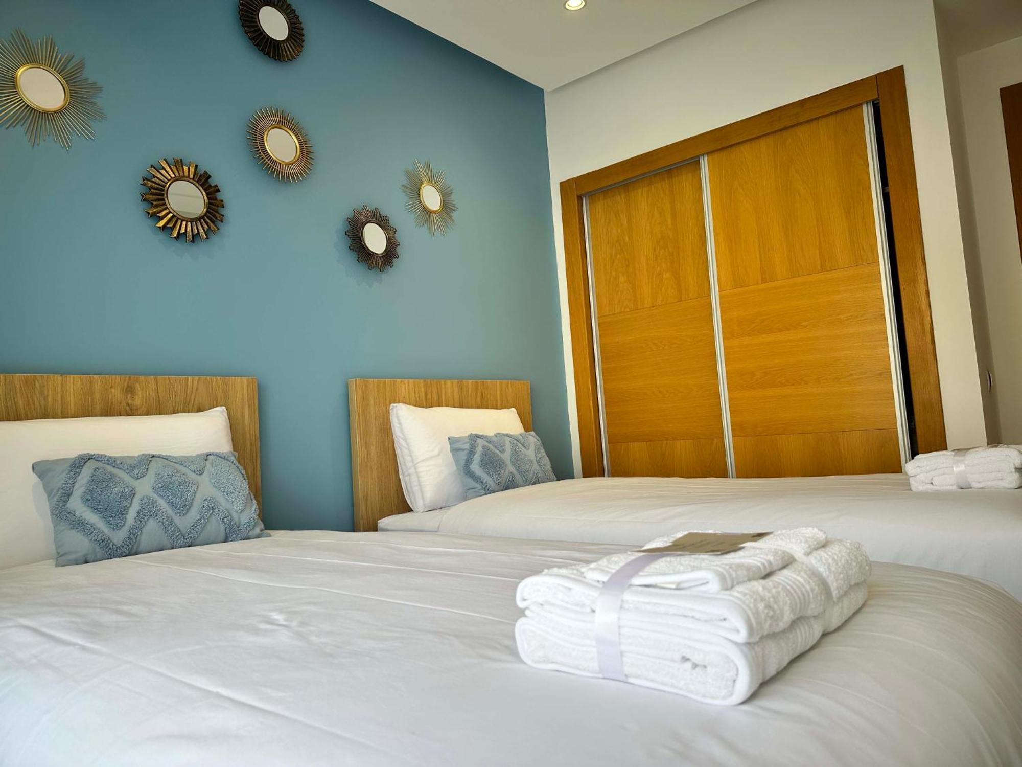 Chic Beachside Apt,mountain View