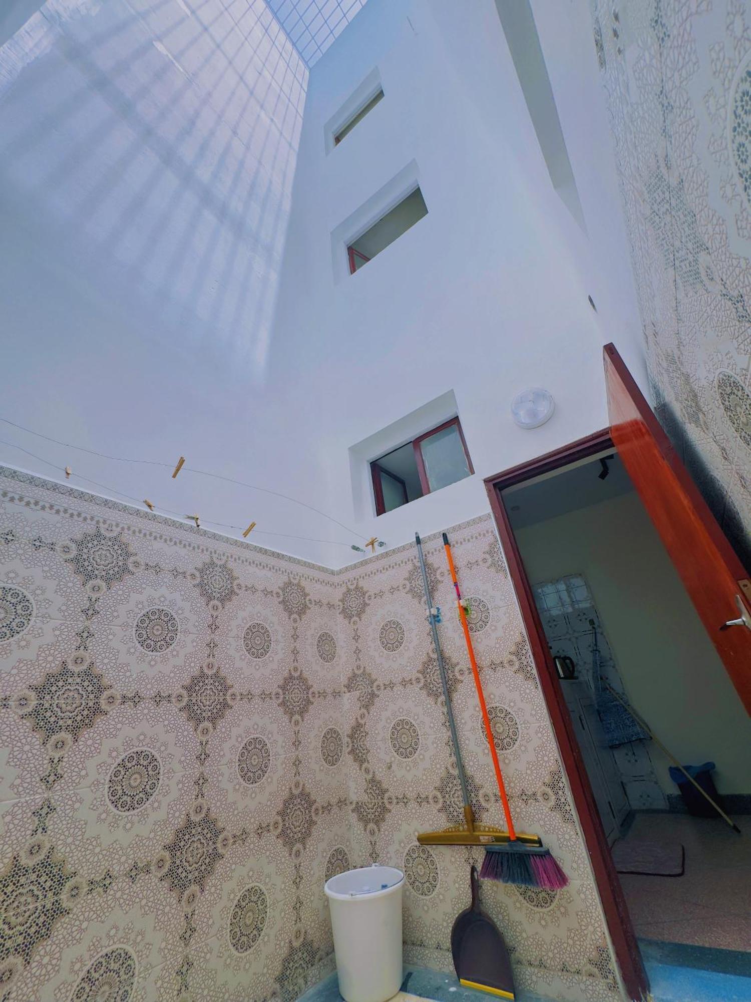 Quiet Near - High Speed Wifi, Free Parking & Private Entry Apartment