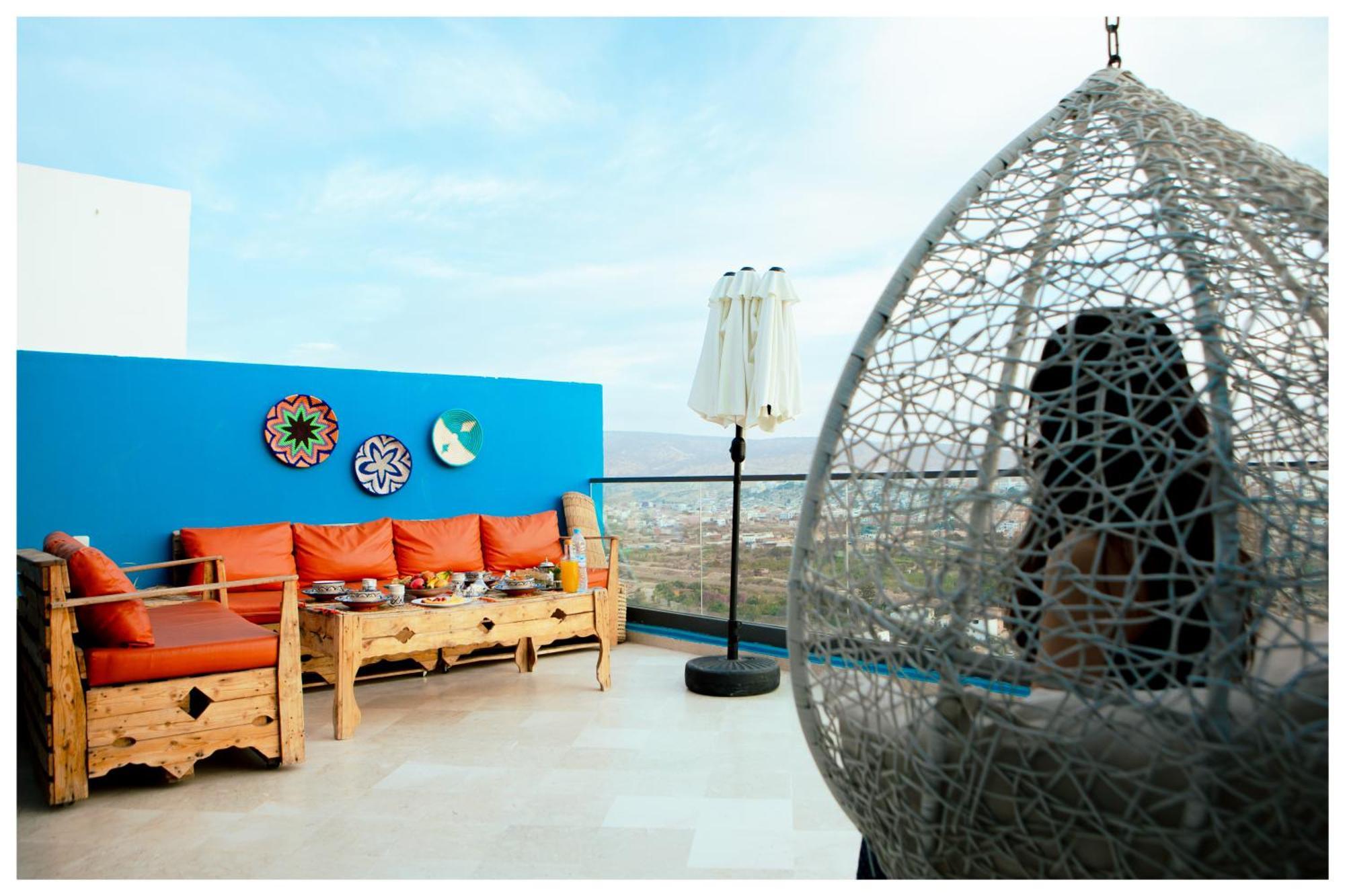 Apartment Sea & Mountain View ,walk To & Surf Spots *