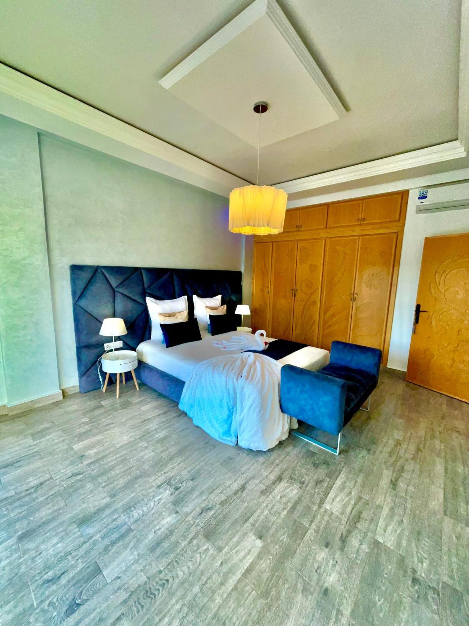 Blanche Piscine Chauffee Agadir