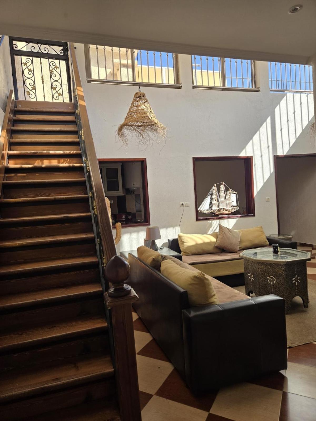 Roof Apartment *