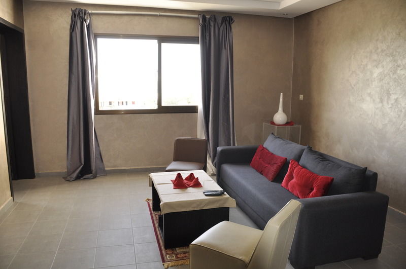 La (adults Only) 3*