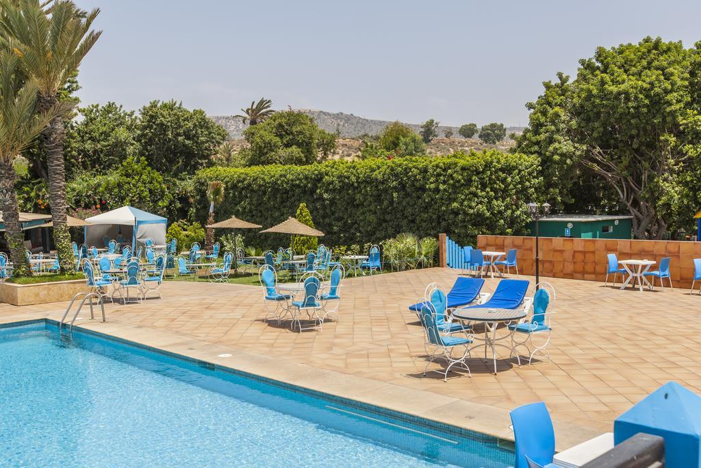 Oasis & 4*