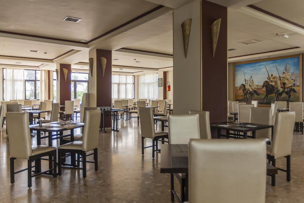 Hotel Oasis & 4*